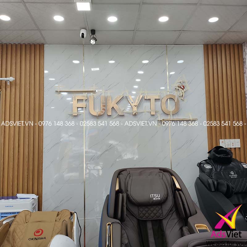Với quầy lễ tân văn phòng Fukyto của Công Ty Cổ Phần Quảng Cáo & Truyền Thông Gia Huy, văn phòng của bạn sẽ thật sự nổi bật. Thiết kế quầy lễ tân tinh tế và sang trọng đem lại sự chuyên nghiệp và lịch sự cho không gian làm việc. Đó chính là điều mà Fukyto hướng đến vào năm